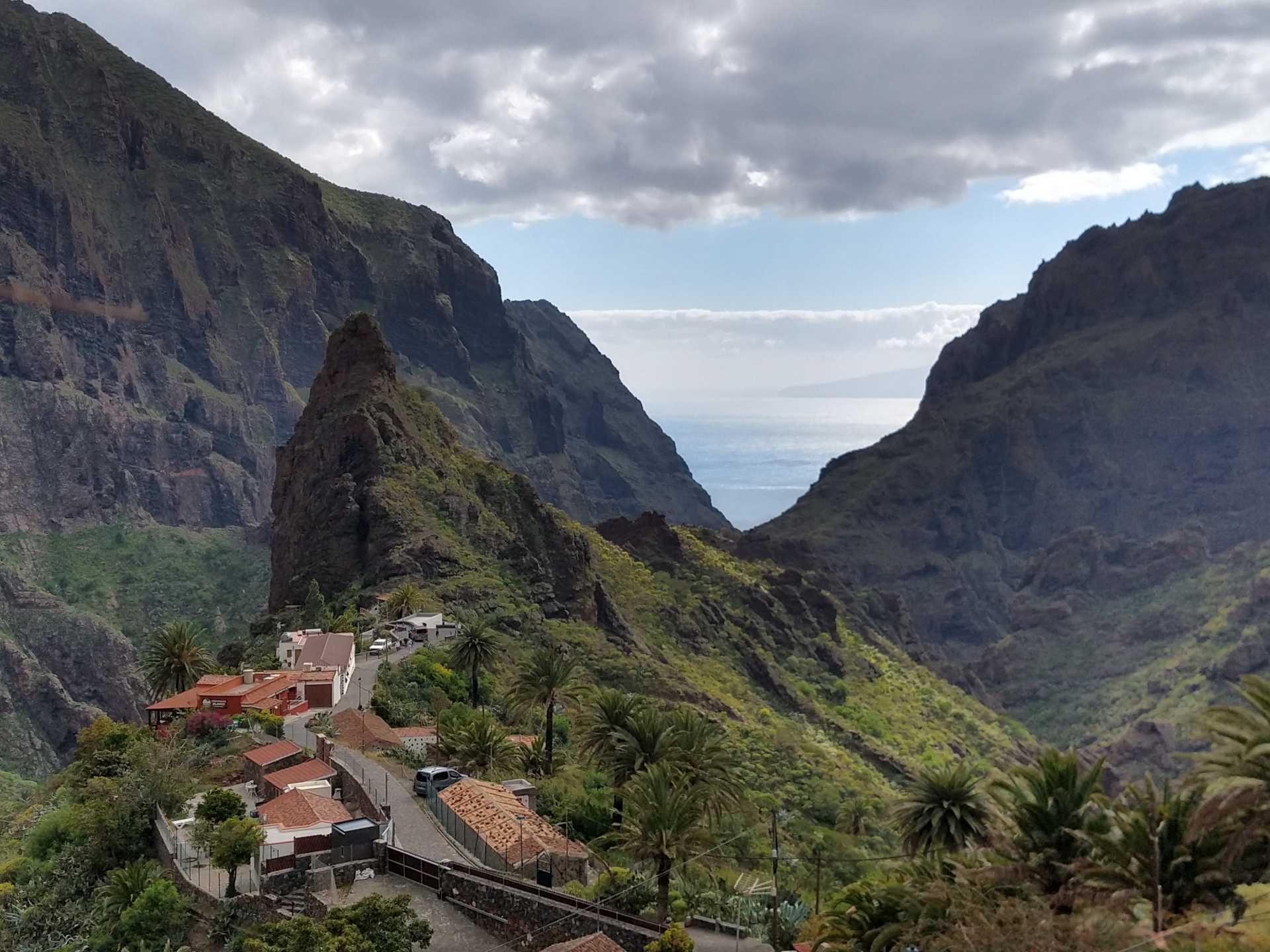 Descenso del barranco de Masca en el macizo de Teno con Canarias Nature Guides